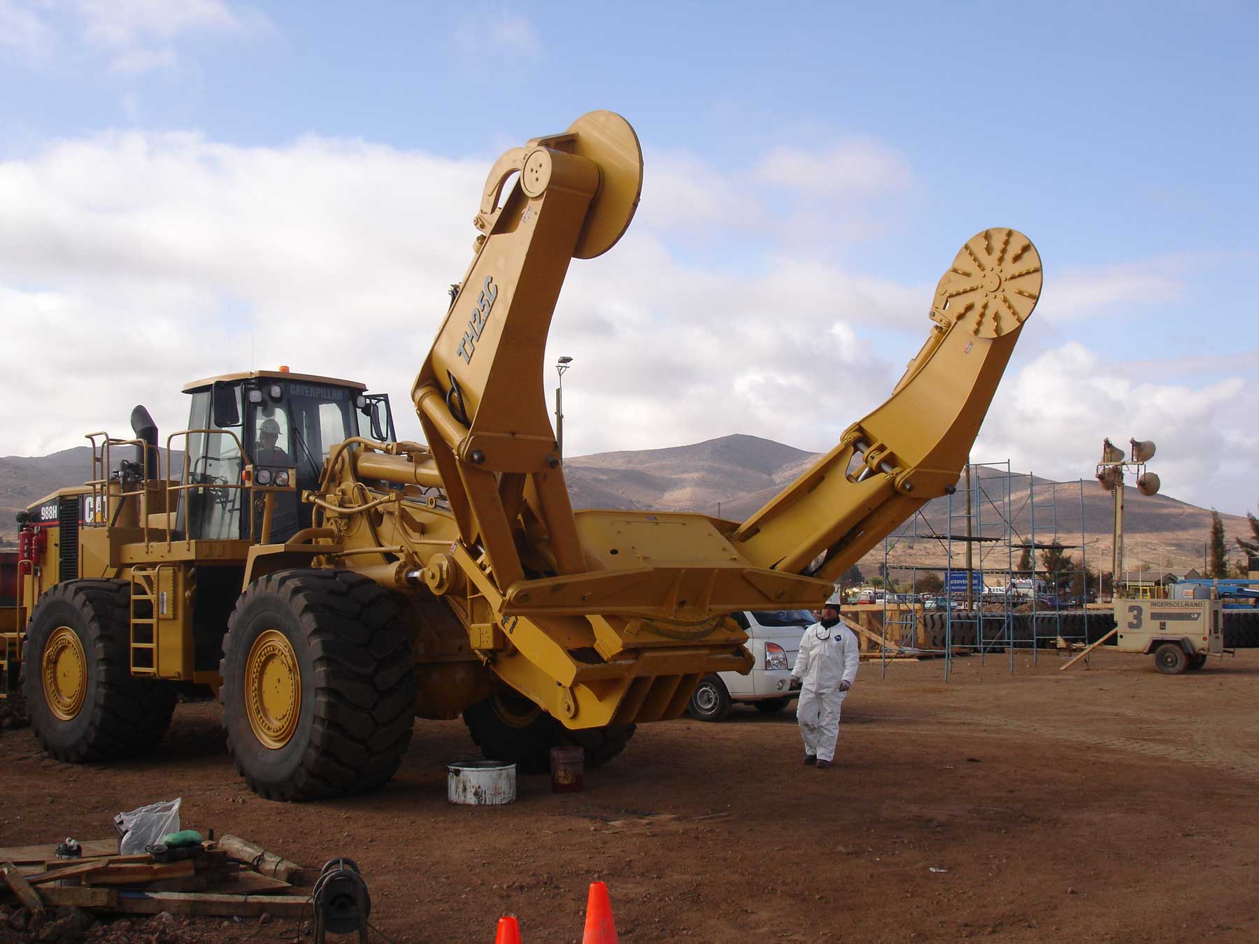 Sale of Tire Manipulator TH 25C to Ghana