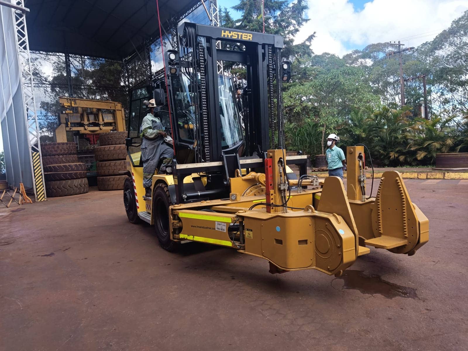 TH10UG tire handler were supplied to Vale Mar Azul